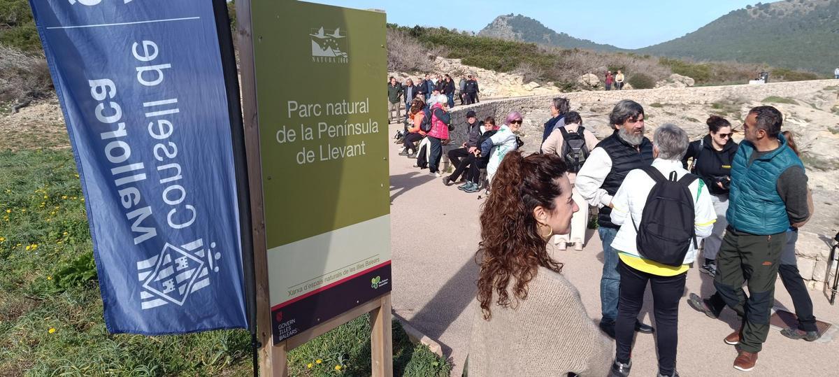 Otra imagen del acto de inauguración del nuevo sendero.