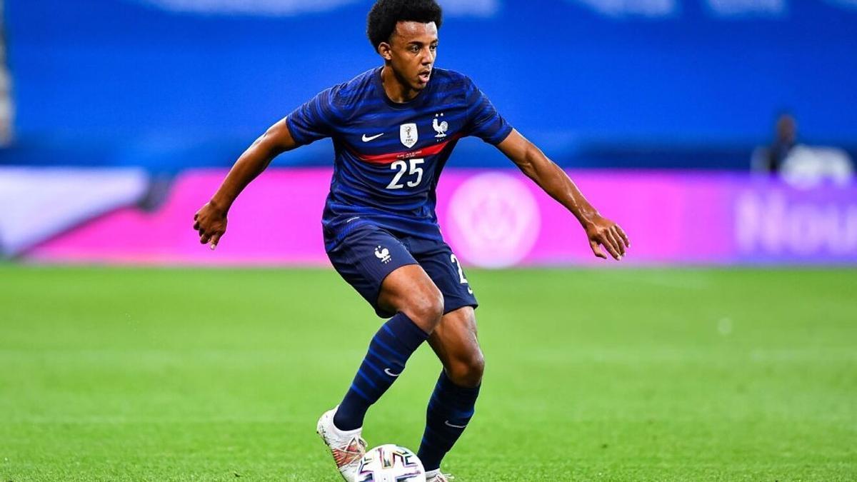 Koundé en un partido de la selección francesa.