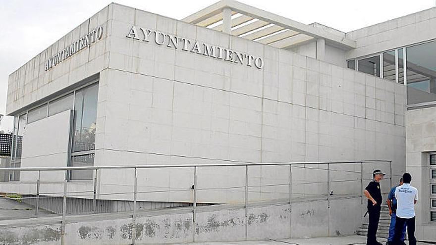 Una panorámica del Ayuntamiento de Benijófar, en una imagen reciente.