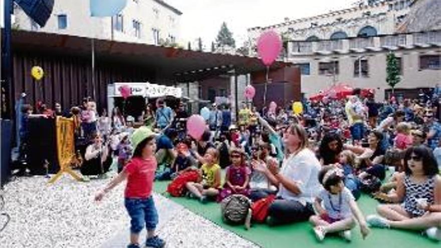 Petits i grans mouen l&#039;esquelet a Girona amb el Festivalot, que tanca amb èxit la segona edició