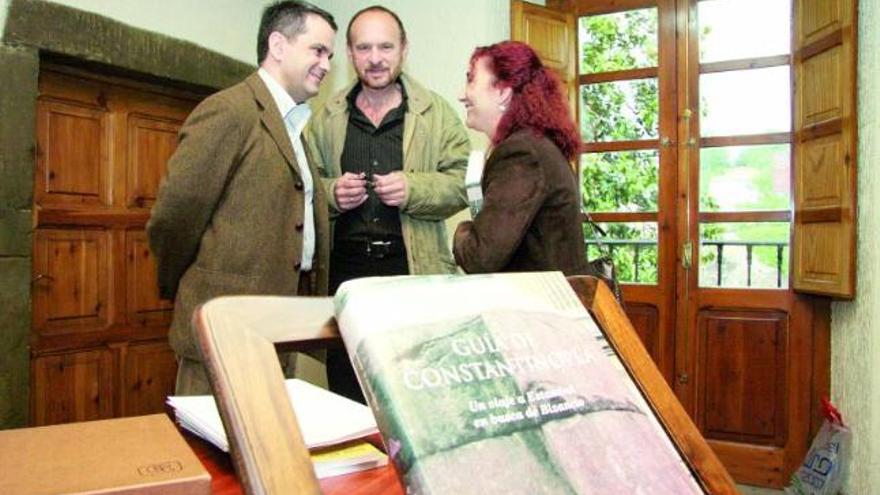 Francisco Aguado, Longinos Montes y Pilar García en la presentación.