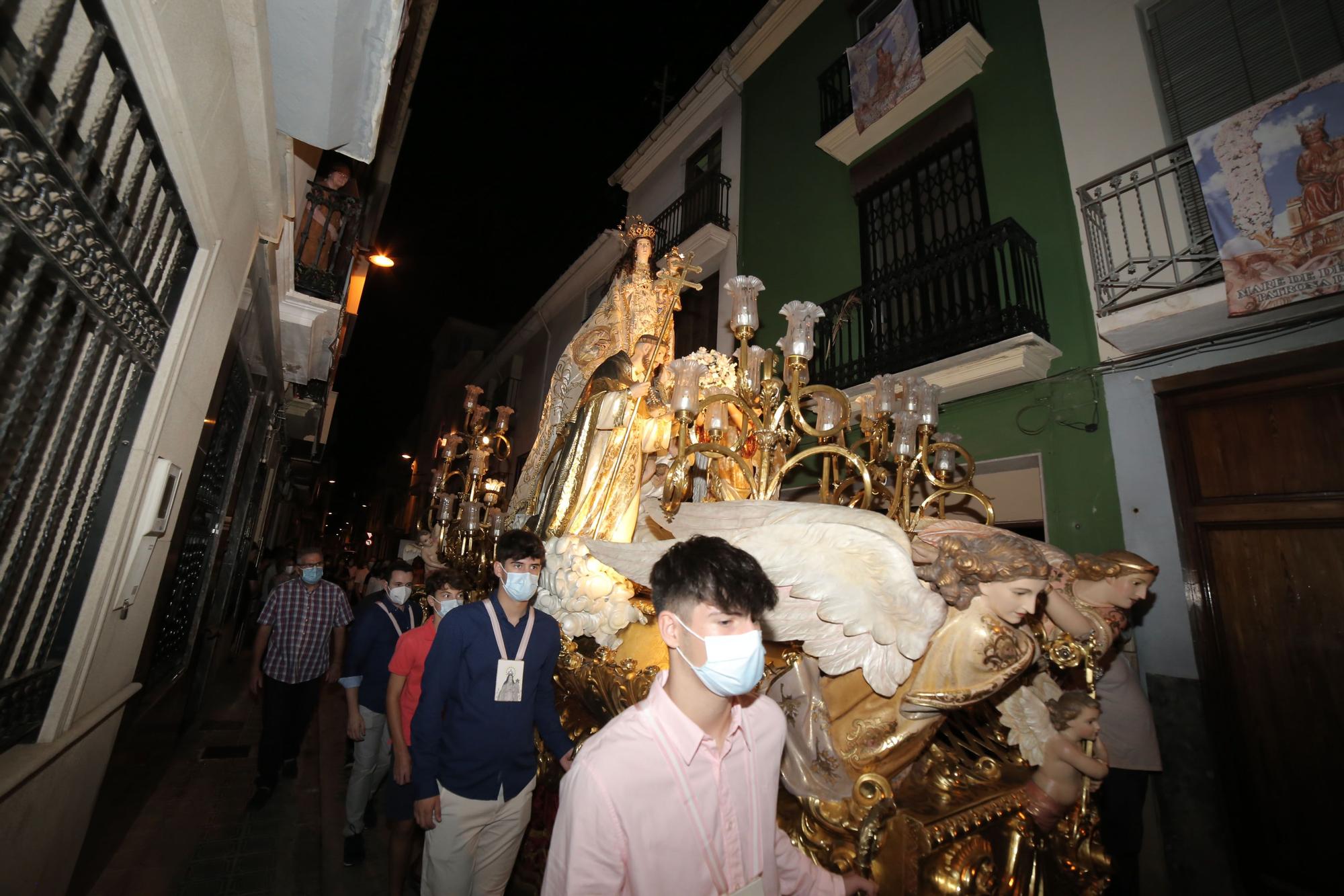 La Virgen del Rosario llega a la arciprestal para sus fiestas en Vila-real