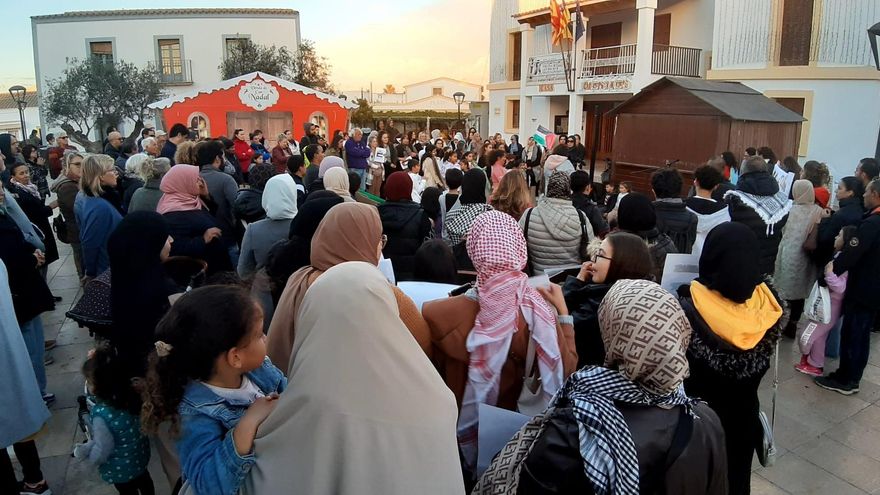 Más de cien personas piden en Formentera el fin del &quot;genocidio&quot; en Palestina