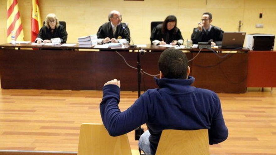 Afronta 14 anys de presó per violar repetidament la fillastra i deixar-la embarassada