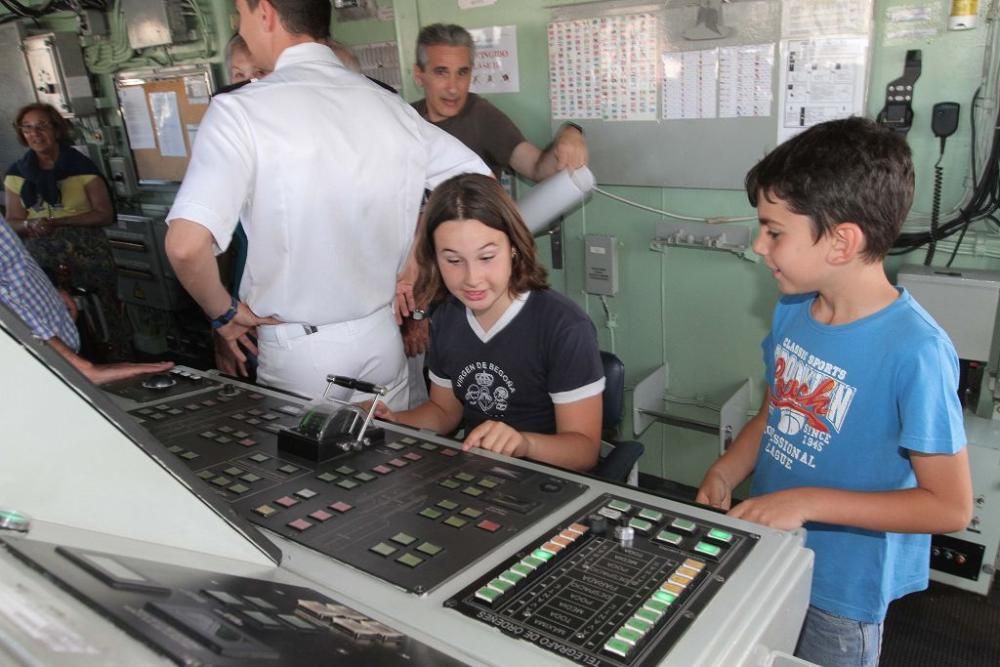 Puertas abiertas del buque Infanta Elena y exposiciones por el Día de las FF AA en Cartagena