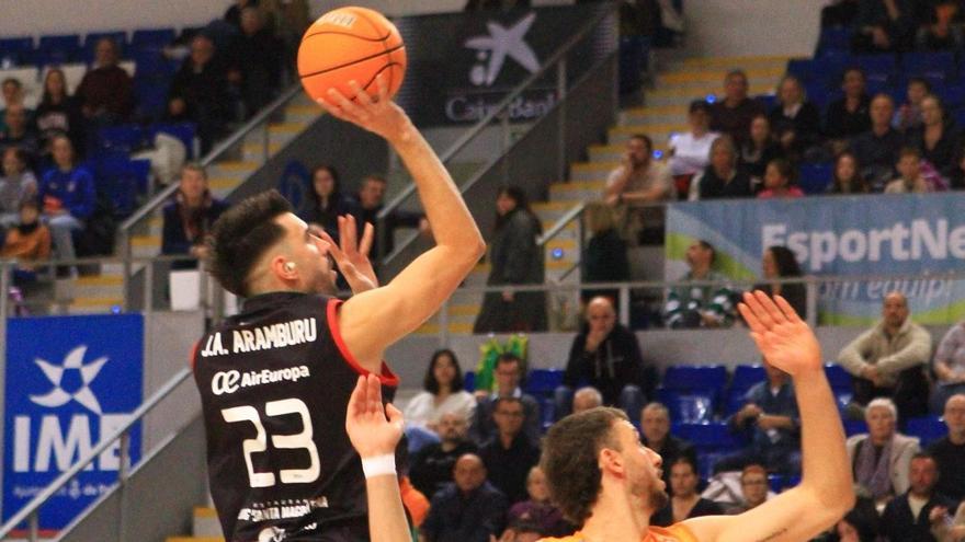 Aramburu tira a canasta en Son Moix.