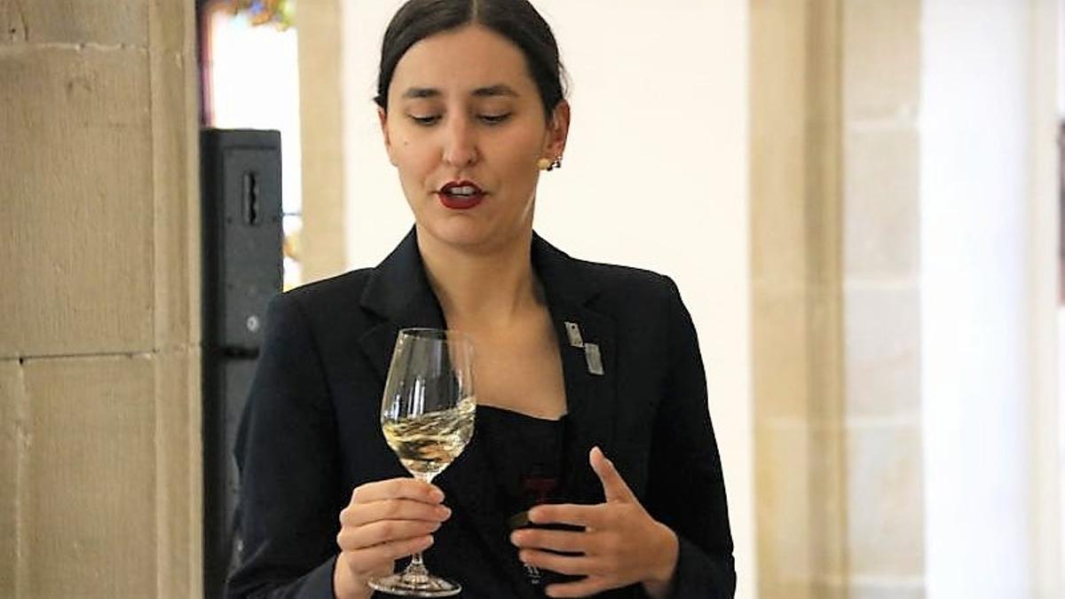 Marta Cortizas, de El Celler de Can Roca, durante el concurso en el que ha sido elegida Mejor Sumiller de Catalunya 2024.