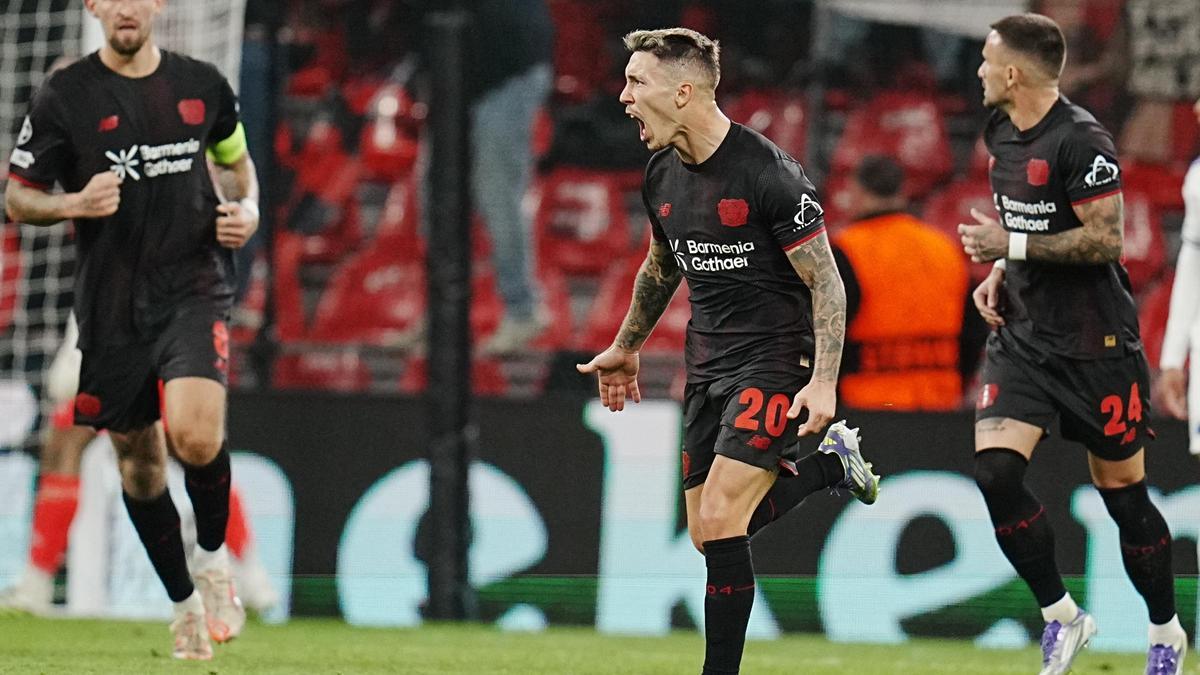 ¡Pero Grimaldo! El golazo del defensa de falta directa que dejó a todos helados...