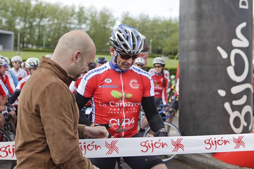 Marcha cicloturista de homenaje a Tony Rominguer en Gijón