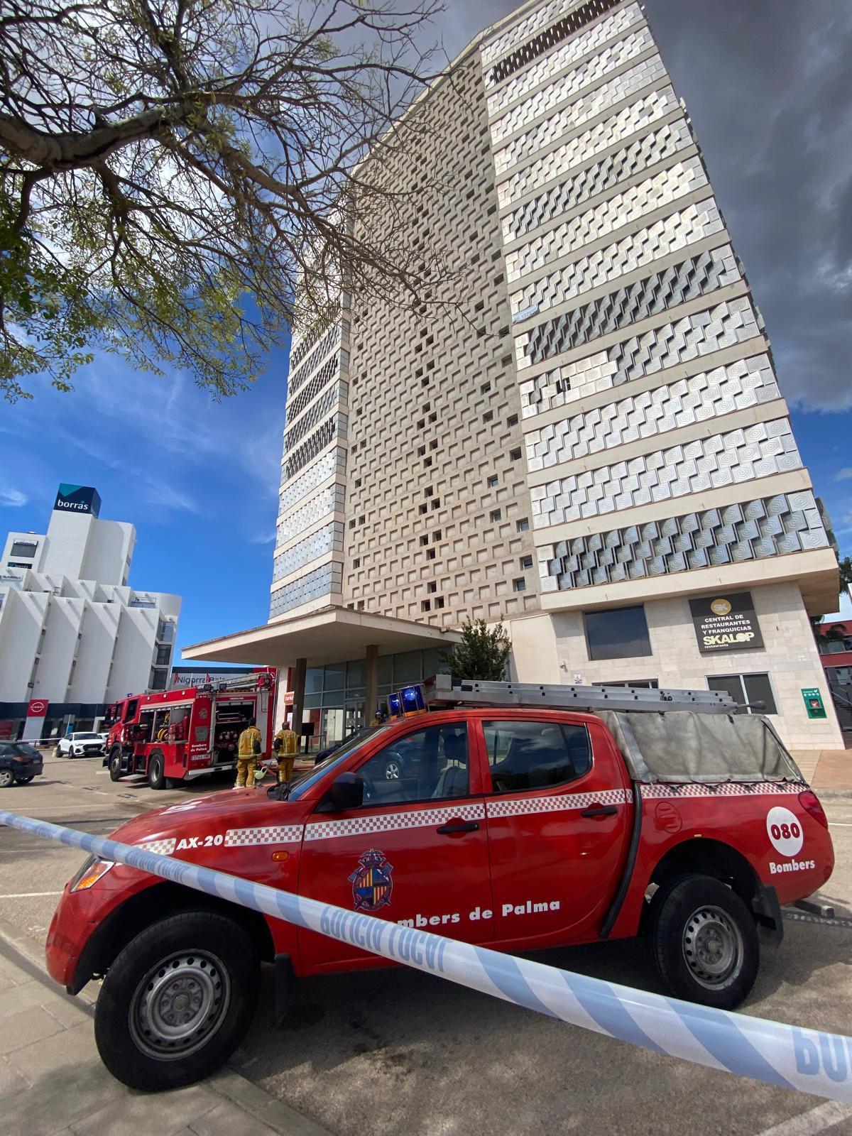 Alarma por un incendio en la Torre Asima, en el Polígono de Son ...