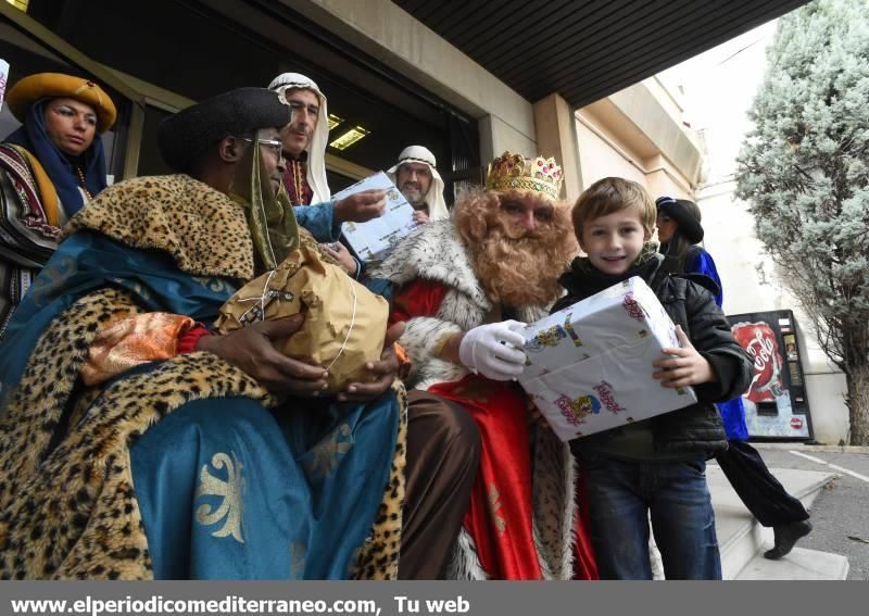 Los Reyes Magos repartieron regalos e ilusiones en Castellón