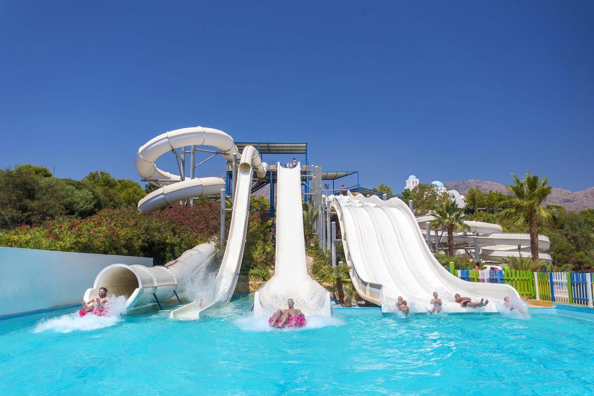 Con el pase combinado, además de Terra Natura, las familias pueden disfrutar de Aqua Natura Benidorm de marzo a octubre.