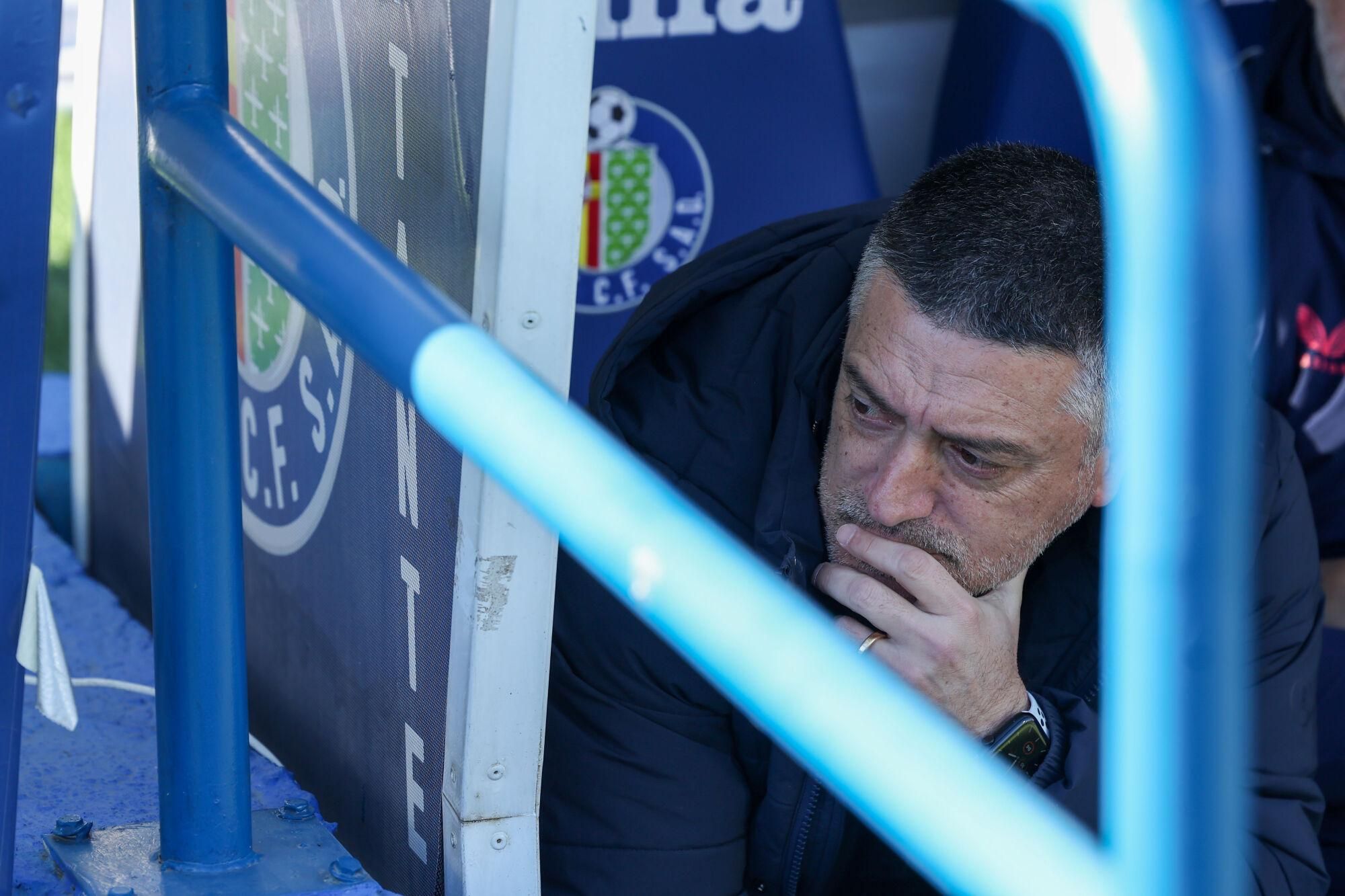 GETAFE (MADRID), 01/02/2025.- El entrenador del Sevilla, Xavi García Pimienta, antes del partido de LaLiga que enfrenta al Getafe contra el Sevilla este sábado en el Coliseum en Getafe. EFE/ Kiko Huesca