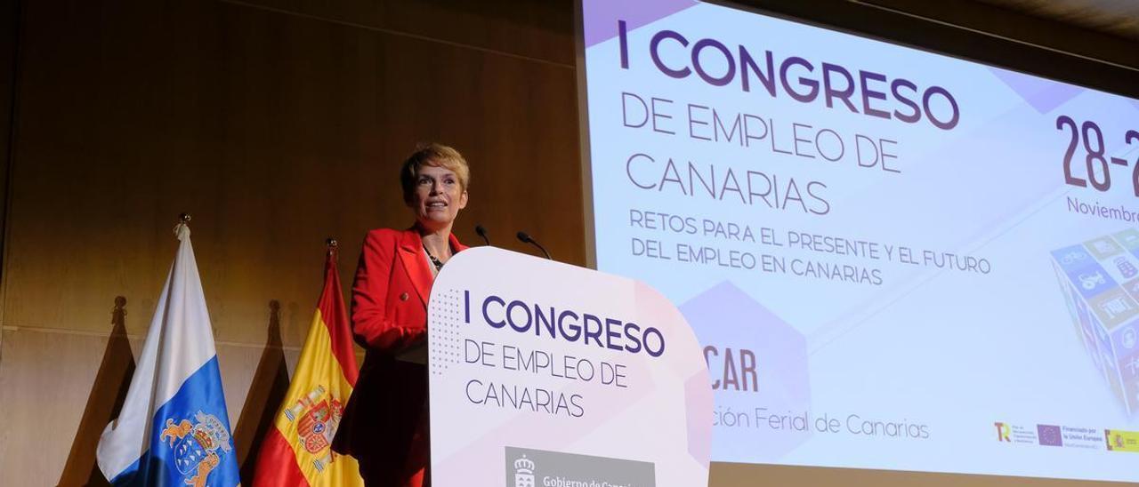 La consejera de Economía, Empleo y Conocimiento del Gobierno de Canarias, Elena Máñez, durante la inauguración del congreso.