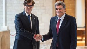 El Presidente de la Generalitat Salvador Illa se reúne con el ministro José Luis Escrivá en el Palau de la Generalitat