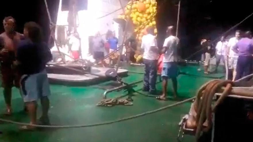 Un atunero con gallegos dentro sufre una fuga en aguas próximas a Costa de Marfil