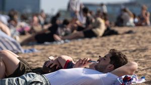 "La prohibición de fumar en las playas debe extenderse también a los cigarrillos electrónicos"