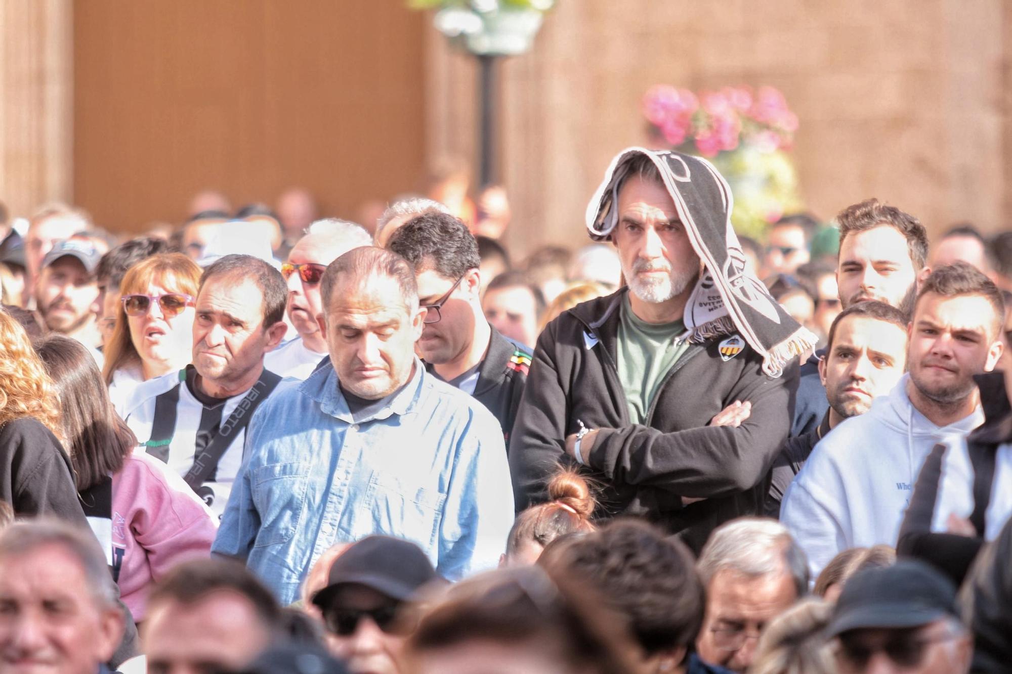 La plaza Mayor de Castelló se tiñe de albinegrismo en un día para el recuerdo