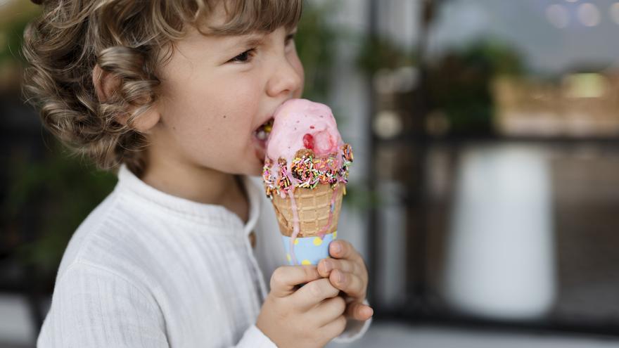 La pediatra resuelve la incógnita: ¿Las lombrices intestinales salen por tomar dulces?