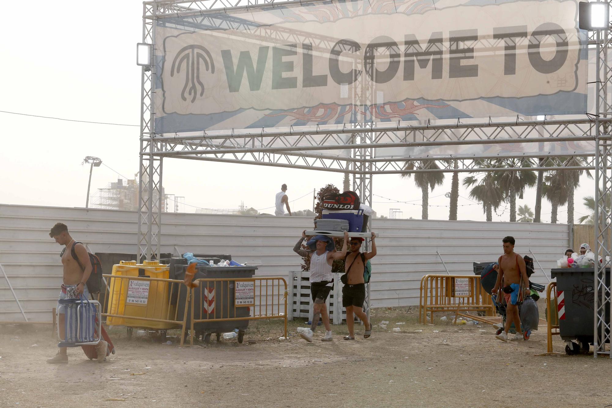 Los acampados en el Medusa comienzan a abandonar Cullera