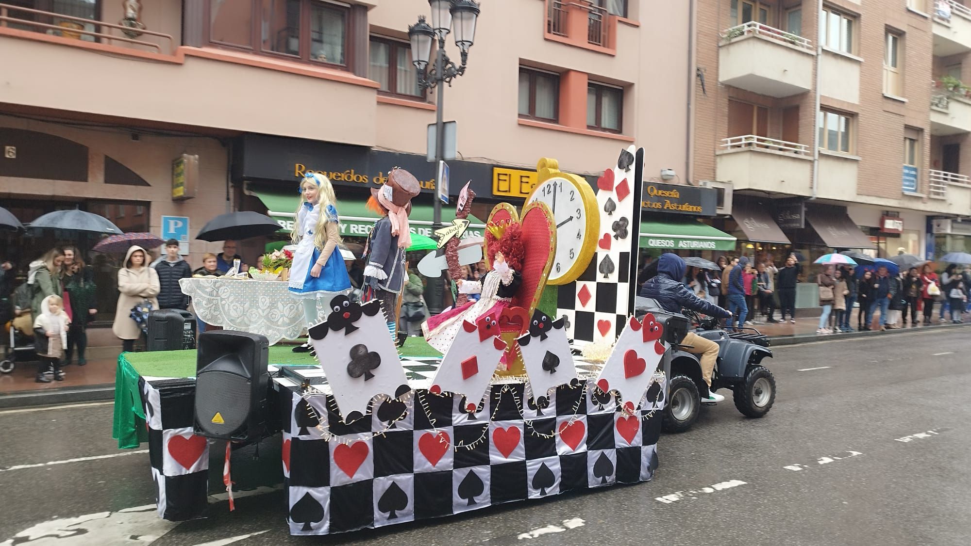 Multitudinario Carnaval en Cangas de Onís