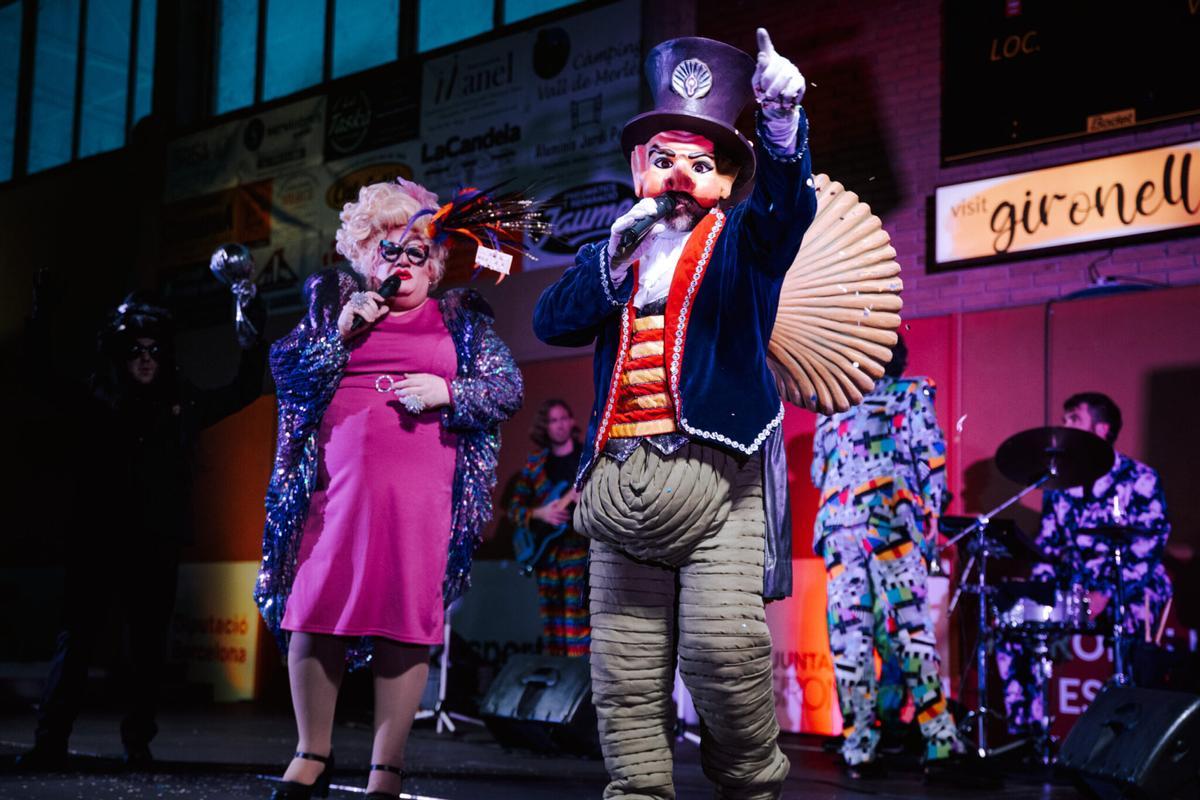 A la dreta la Perla, el personatge característic del Carnestoltes de Gironella