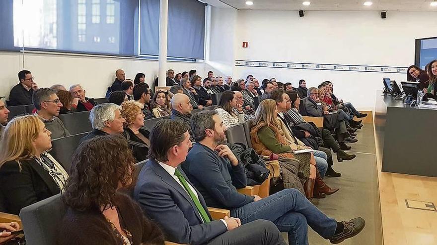 Reunión del sector turístico celebrada en la delegación territorial de la Xunta en Pontevedra. // FdV