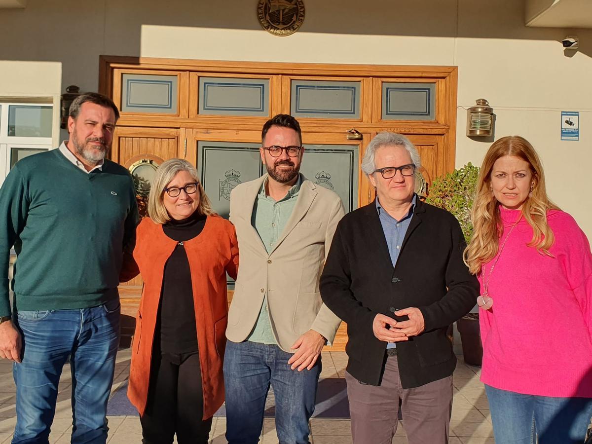 Mamen Peris y Adrián Santos Pérez, con otros miembros de CS