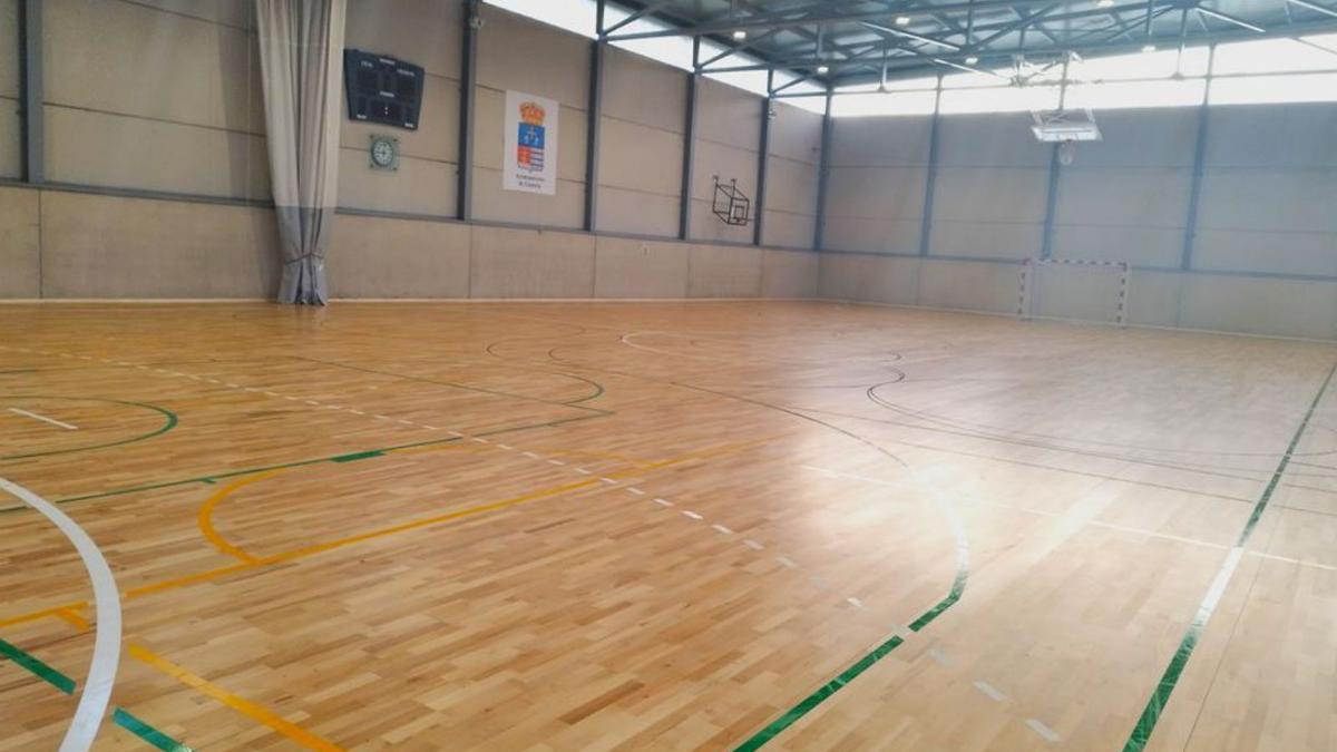 Aspecto del nuevo pavimento del polideportivo de Lugo. |  | PABLO SOLARES