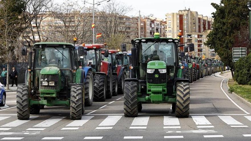 Los sindicatos agrarios convocan tractoradas para negociar la PAC
