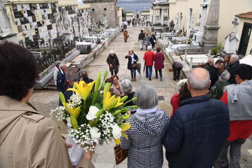 Ofrenda floral en San Amaro por el Día Difuntos