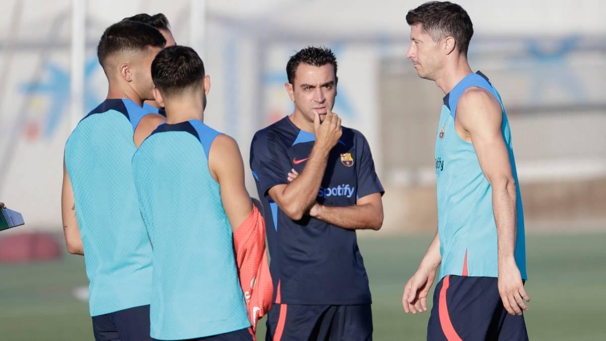 Xavi habló con el vestuario para explicarles las rotaciones