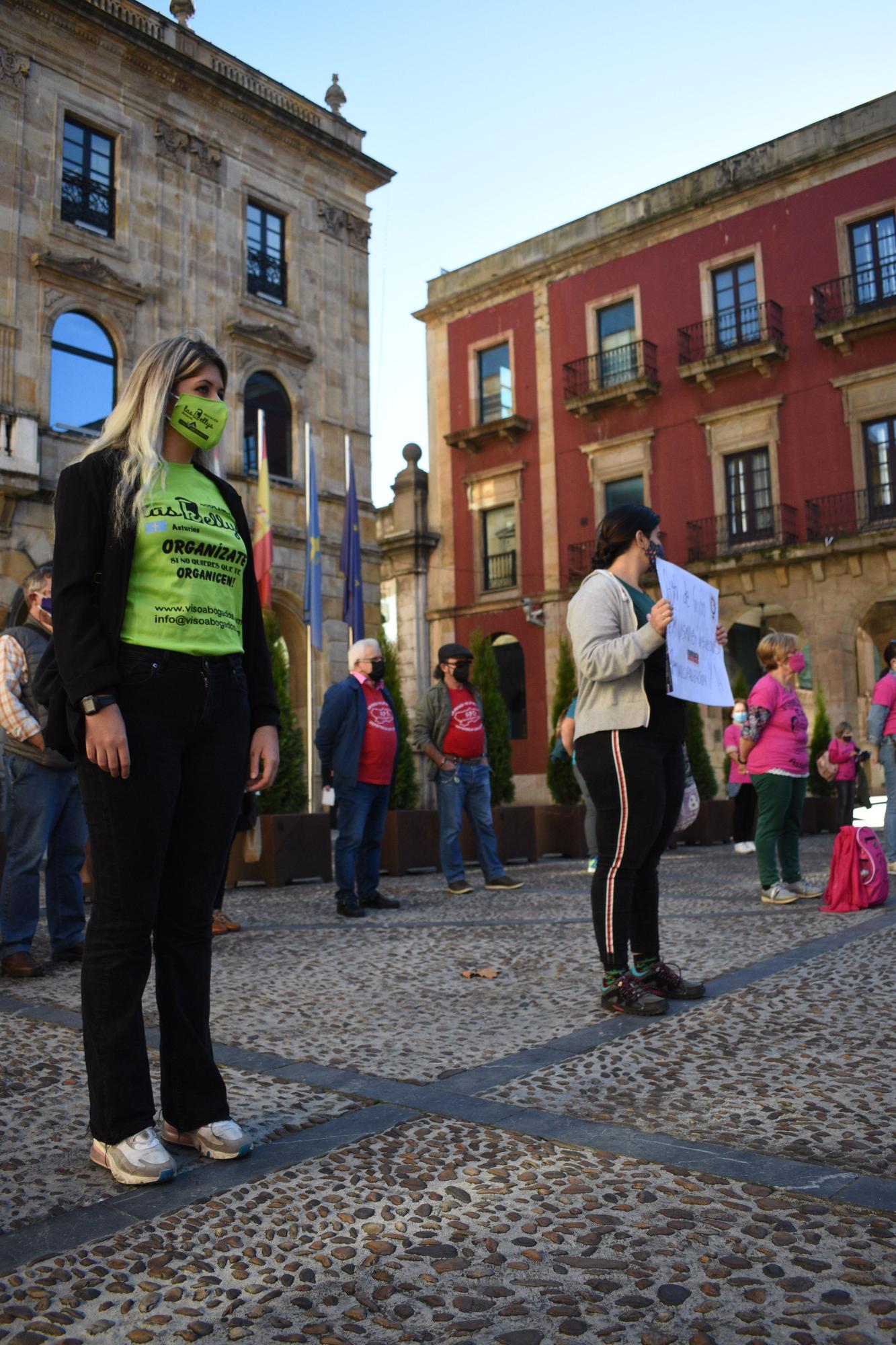 Manifestación de trabajadoras de ayuda a domicilio en Gijón