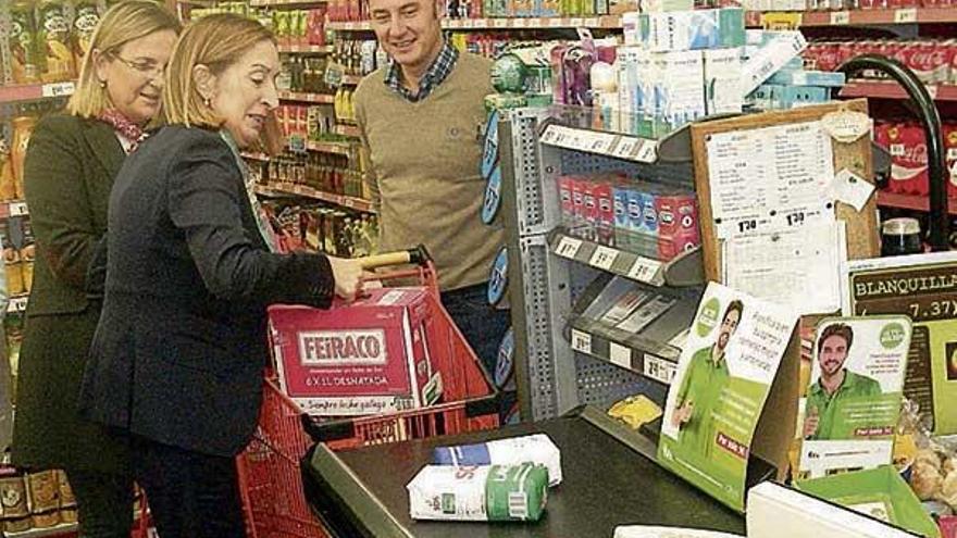 Pastor colabora con el Banco de Alimentos