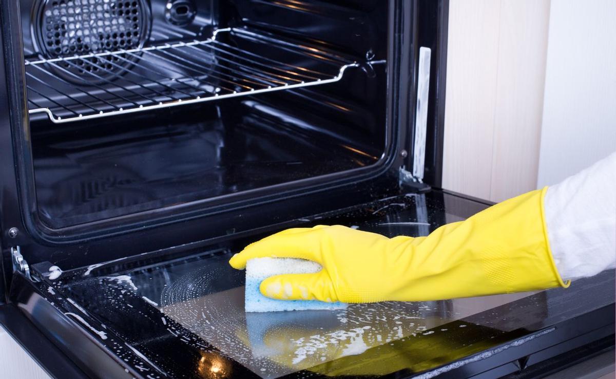 LIMPIEZA HORNO | El truco para limpiar la puerta del horno sin desmontarla: limpieza sin complicaciones