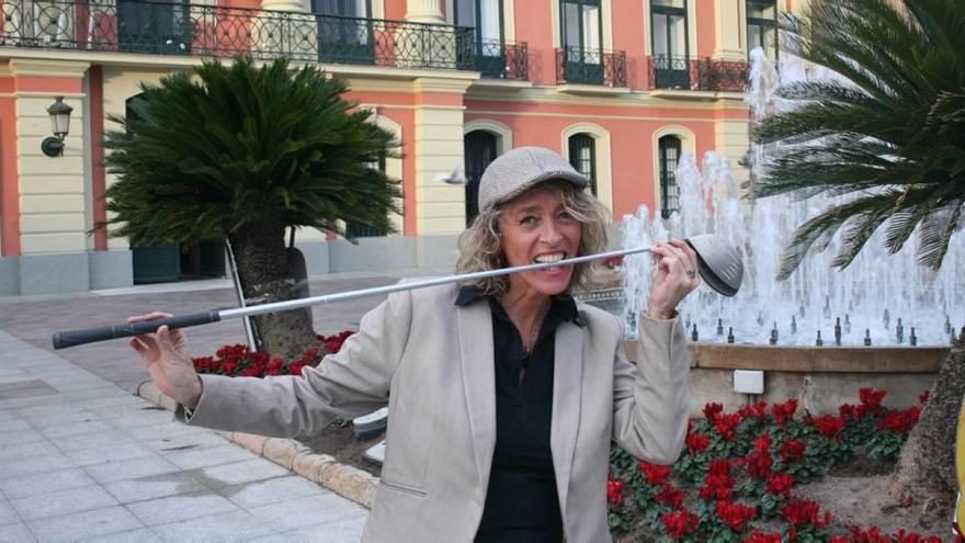 Susana Domingo, frente al ayuntamiento de Murcia.