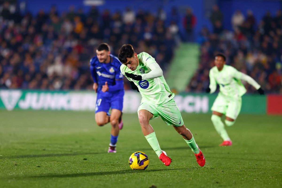 Pedri Gonzalez of FC Barcelona in action during the Spanish League, LaLiga EA Sports, football match played between Getafe CF and FC Barcelona at Coliseum de Getafe stadium on January 18, 2025, in Madrid, Spain. AFP7 18/01/2025 ONLY FOR USE IN SPAIN. Dennis Agyeman / AFP7 / Europa Press;2025;SPAIN;SPORT;ZSPORT;SOCCER;ZSOCCER;Getafe CF v FC Barcelona - LaLiga EA Sports;