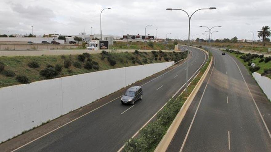 La autovía del aeropuerto continúa generando cuantiosos gastos a las arcas públicas.