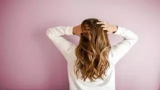 Aclara tu pelo de manera natural con este truco infalible: rápido y sin dañarlo