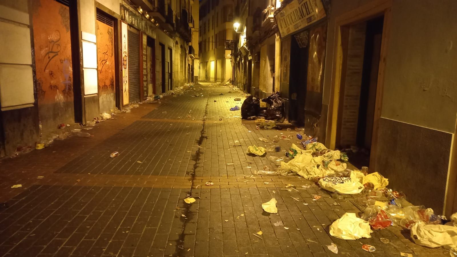 La noche y el día en las calles de Zaragoza