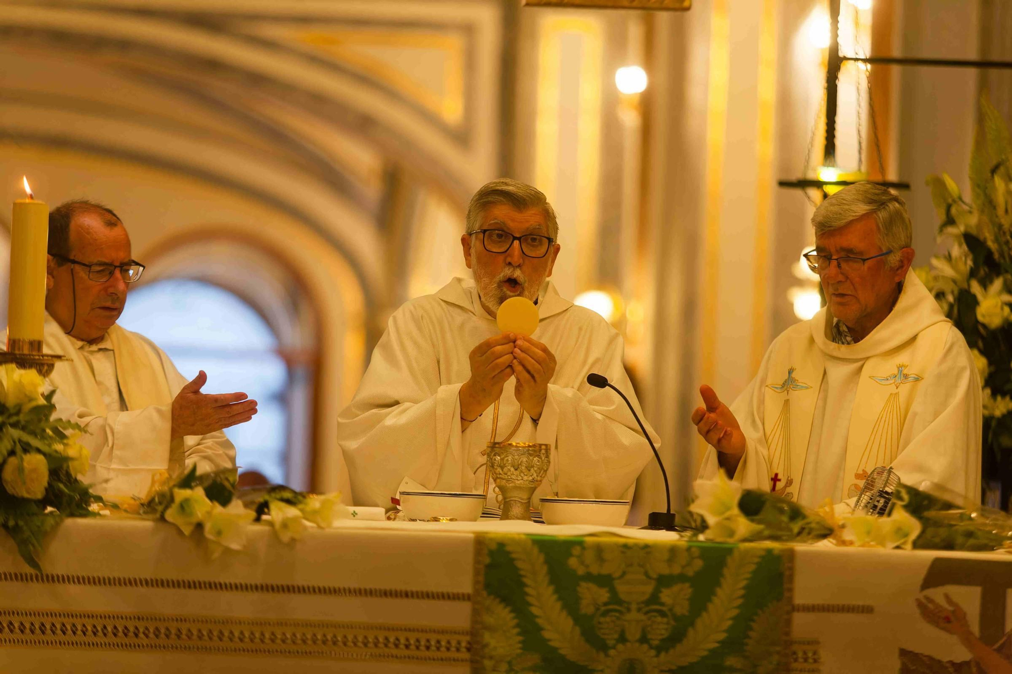 Galería | La Joventut Antoniana de Vila-real reparteix panets beneIts per la seua festa anual