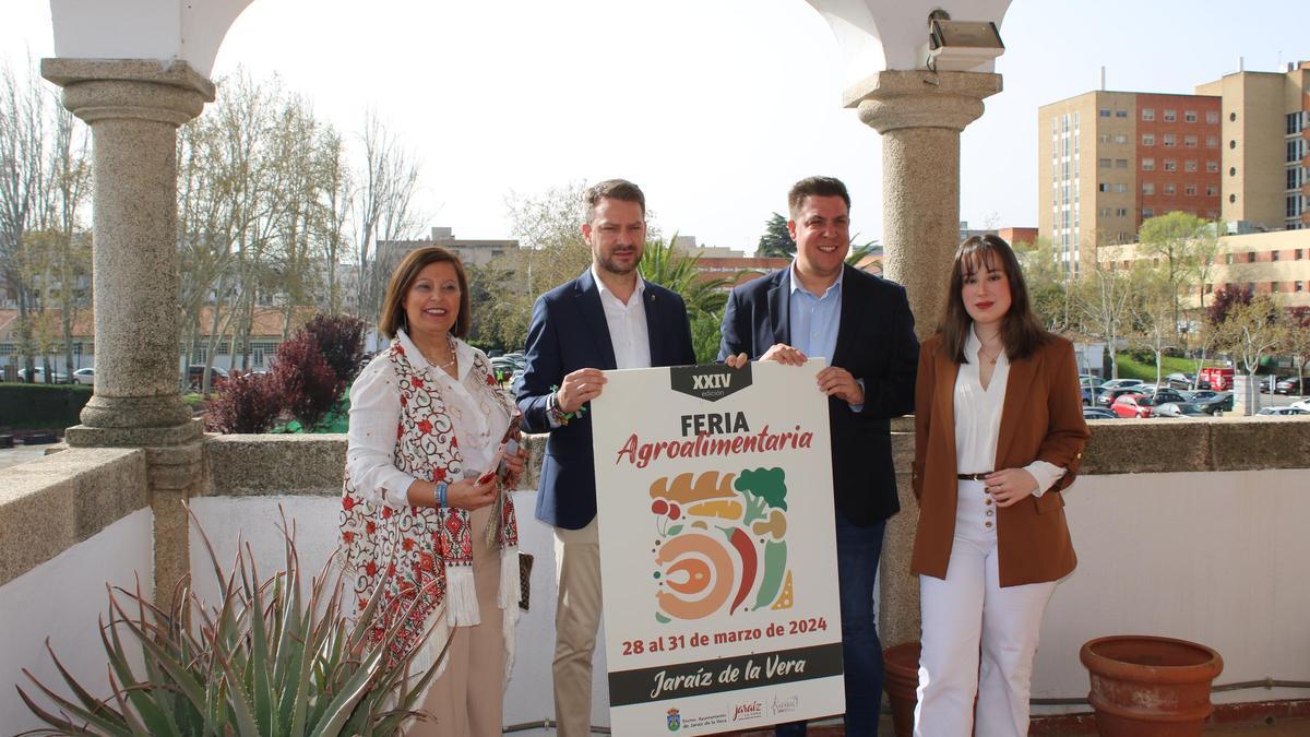 Acto de presentación de la feria, en un acto en Cáceres, con autoridades de Jaraíz y de la diputación provincial.