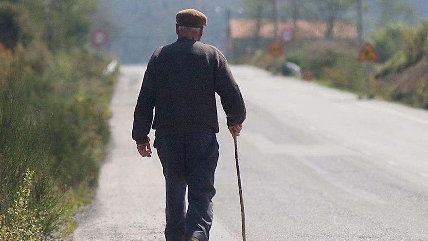 ¿Cuánta gente sufre en Gijón soledad no deseada? El Ayuntamiento encarga una macroencuesta para averiguarlo