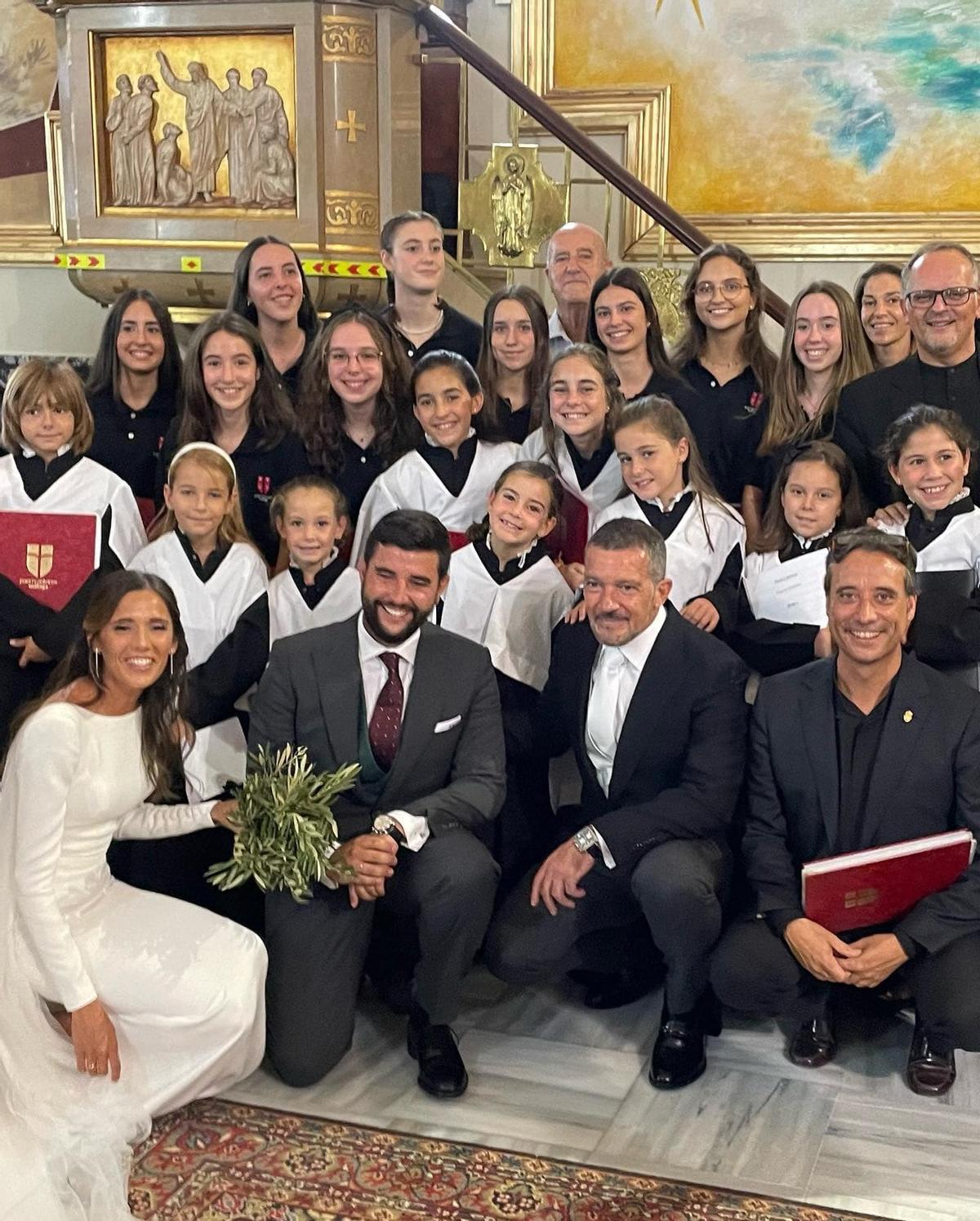 Pueri Cantores Málaga cantó en la boda en Ronda de Pablo González, socio de Antonio Banderas. El actor, testigo del enlace, es uno de los amigos de la escolanía desde que canta en la estación de penitencia de Lágrimas y Favores en la Catedral.