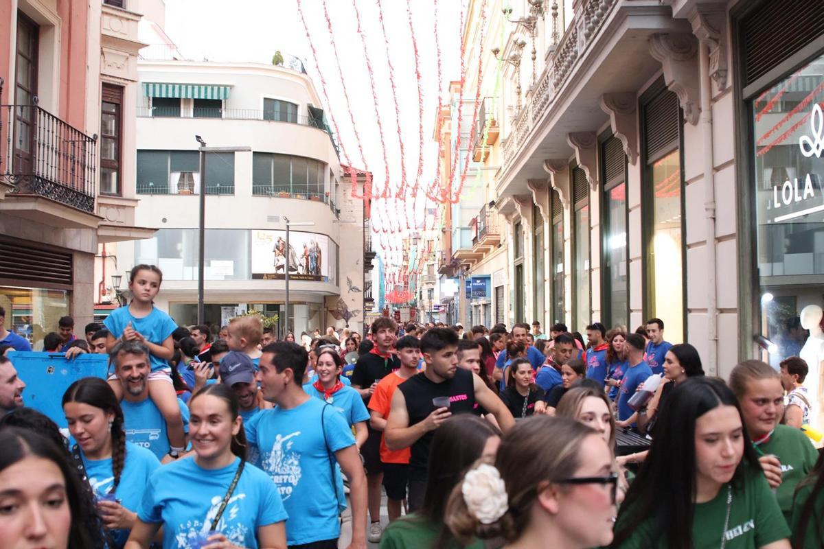 Las peñas no saben de calor y celebran a San Pedro Las peñas no saben de calor y celebran a San Pedro