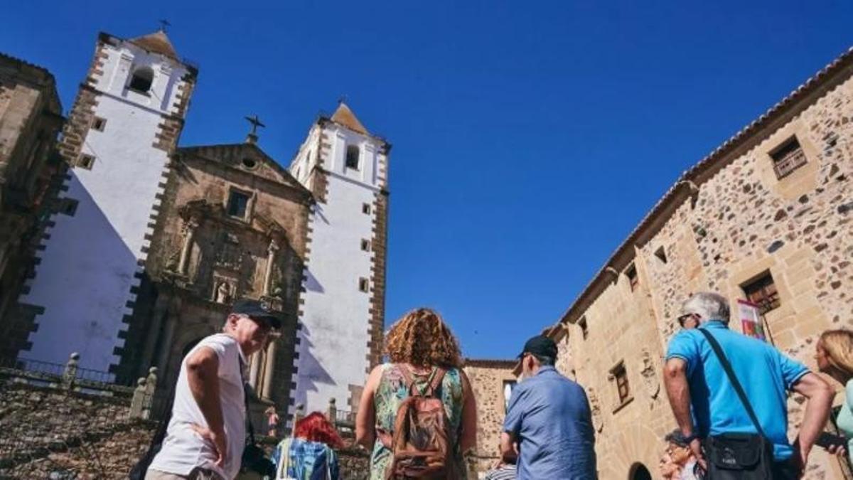 Turistas en la ciudad de Cáceres.