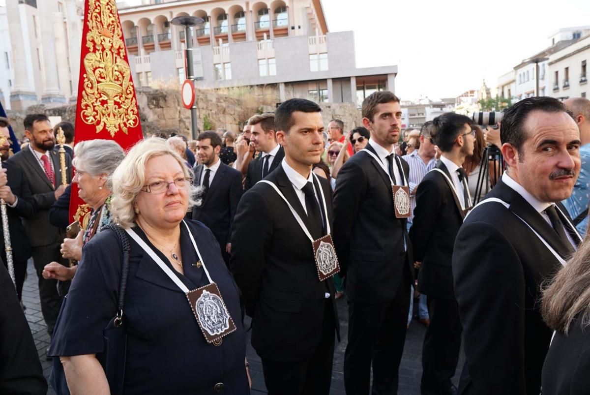 Una procesión con tres pasos para el aniversario del Sagrado Corazón