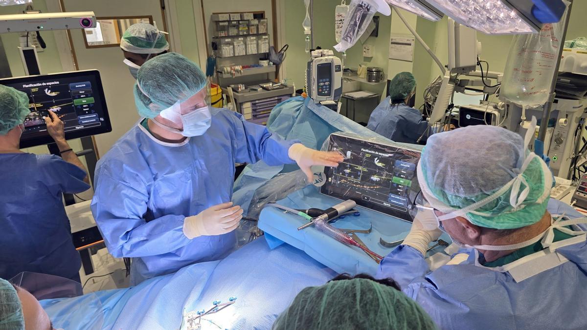 Nuevo hito en el Hospital de Cabueñes de Gijón: primer centro de Asturias en implantar una prótesis de rodilla con cirugía robótica