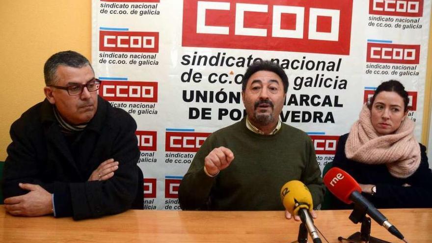 Los representantes de CC OO denunciaron el problema en una rueda de prensa. // Rafa Vázquez