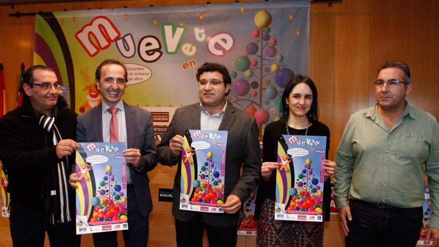 Representantes de Ifeza, Caja Rural, Ayuntamiento y Diputación, con el organizador de la feria, Jesús Rodrigo (derecha).